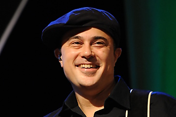 Kontrabasista a basgitarista Chris Minh Doky !!!
