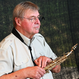 Anglický saxofonista, klarinetista a skladateľ John Douglas Surman !!!