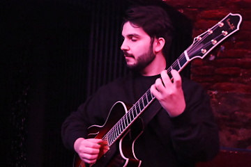 Slovenský gitarista a skladateľ Andreas Varady !!!
